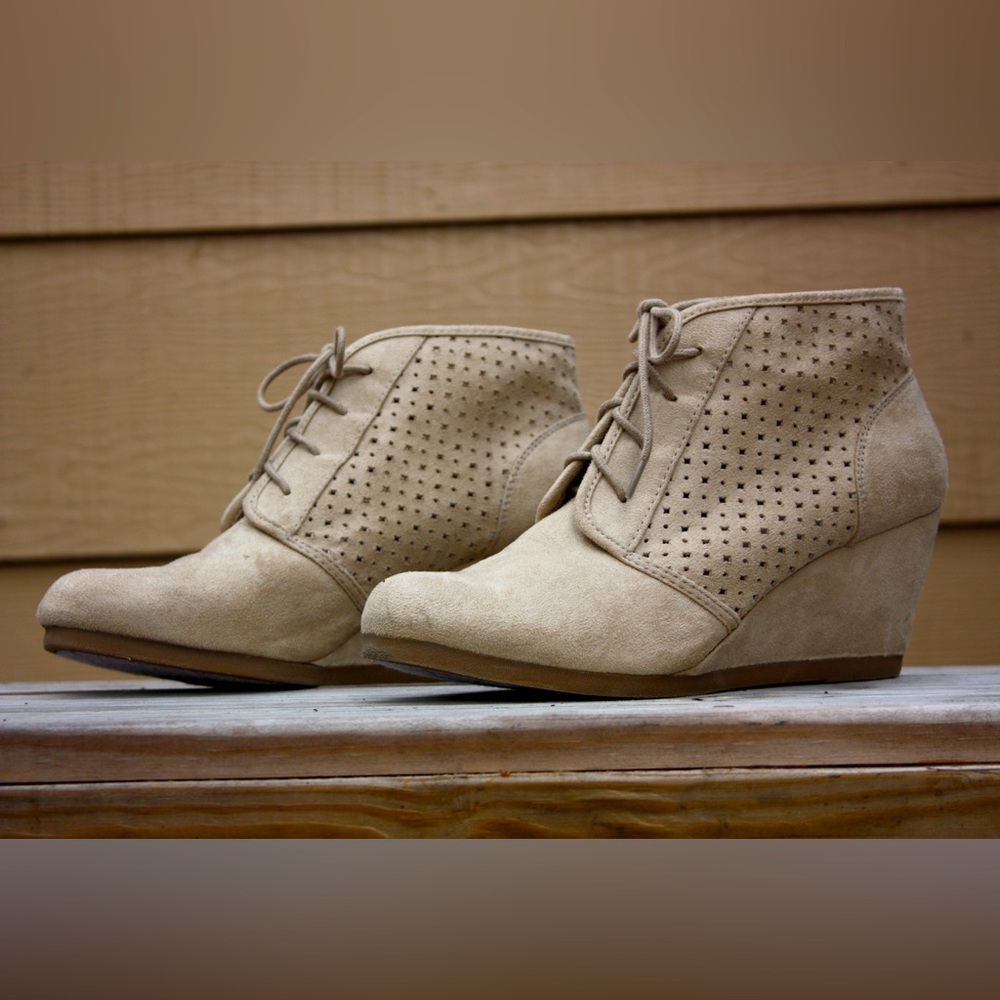 Beige boots with wedge heels.